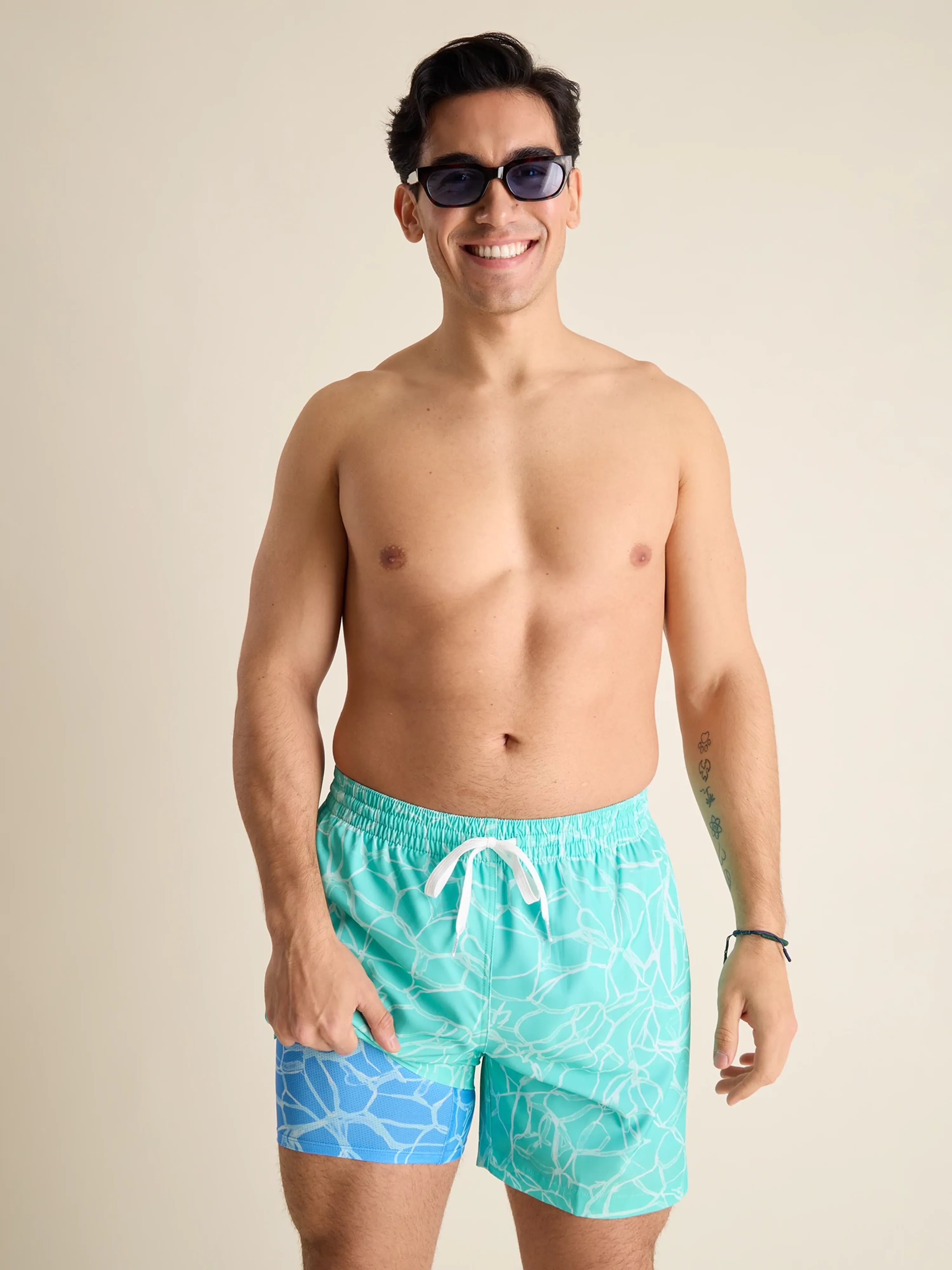 164-dir-5dbc98dcc983-s-variation-1.webp The Pool Parties 5.5" (Classic Lined Swim Trunk)